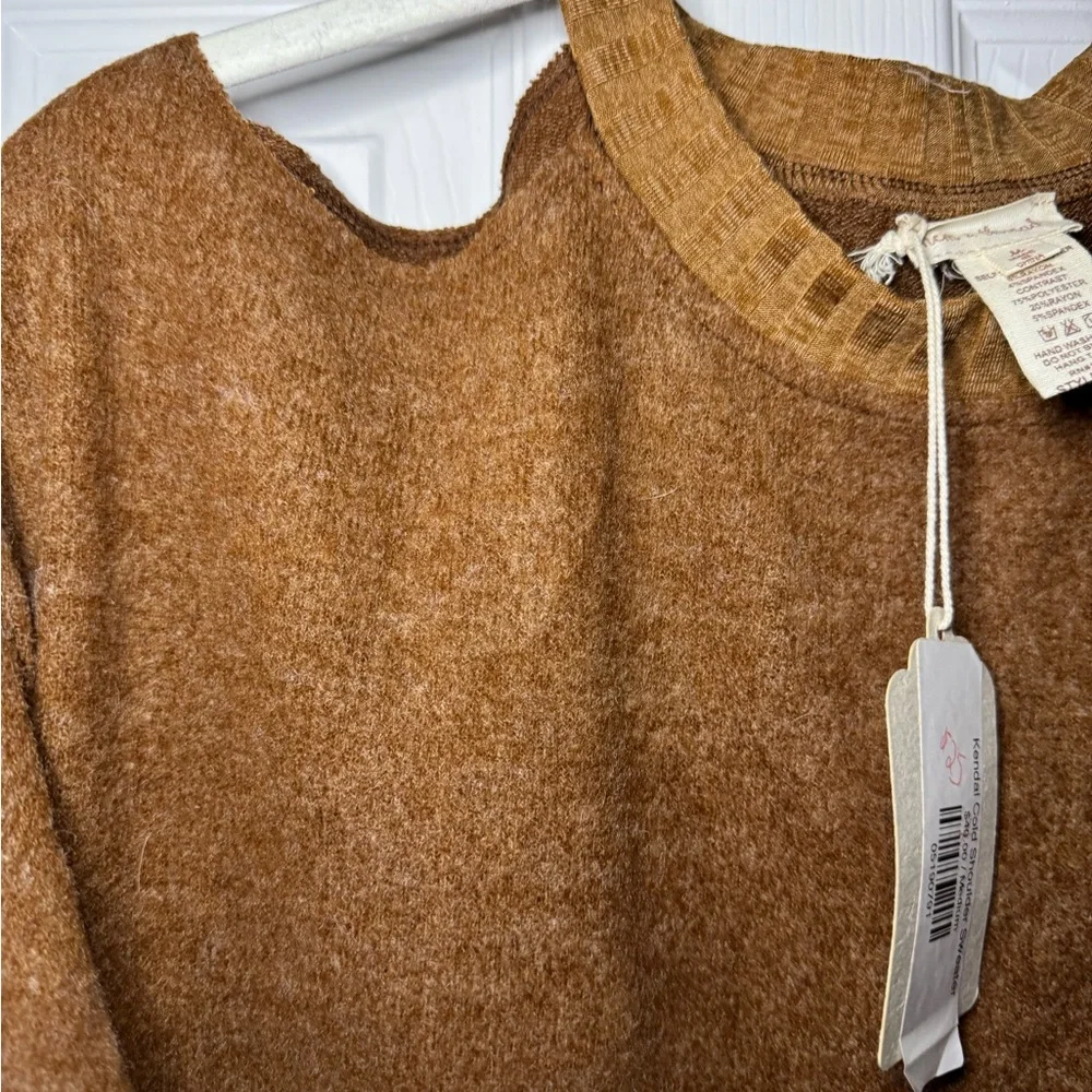 Hem & Thread Cold shoulder brown super soft sweater Size M